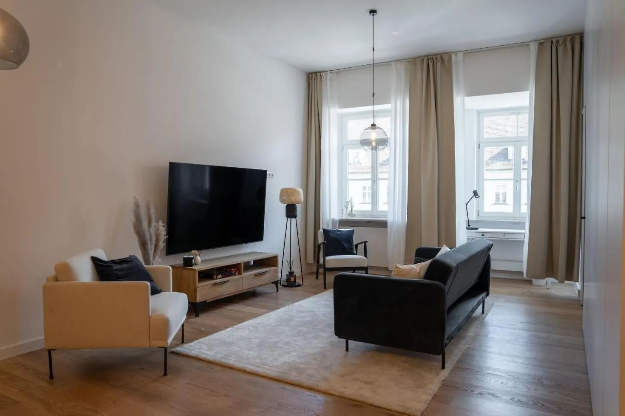 Maximilianstrasse Apartment Augsburg